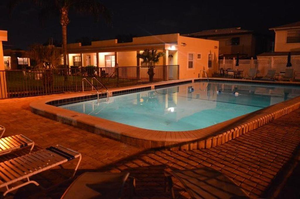 The Monterey Beach Resort セント・ピート・ビーチ エクステリア 写真